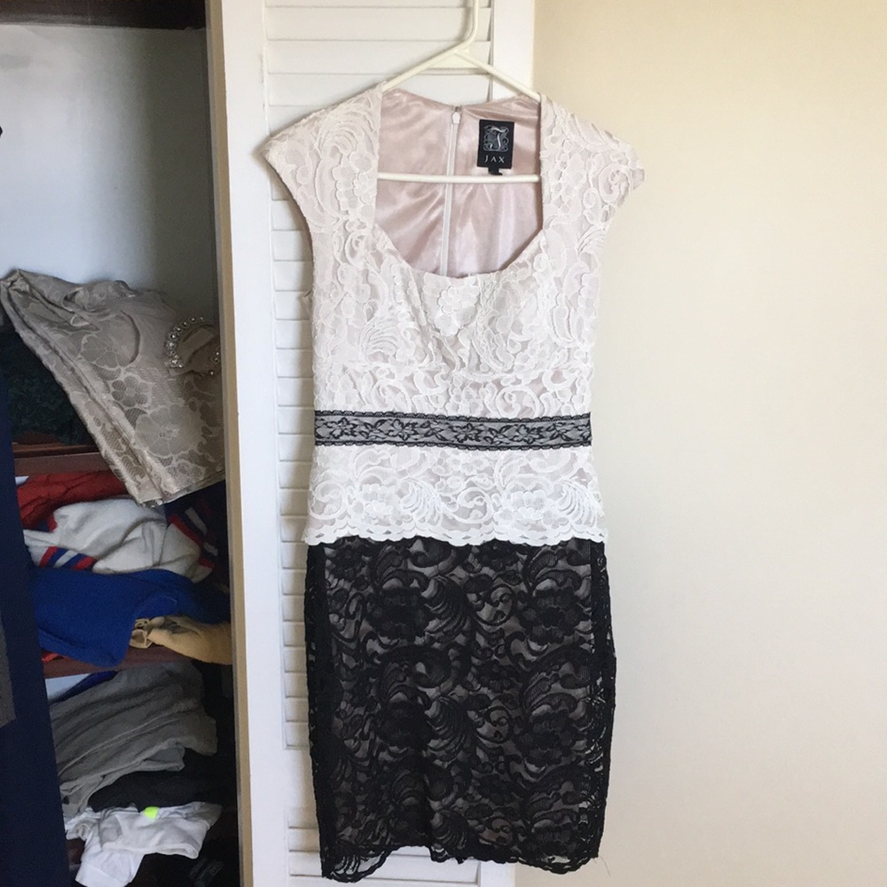 Lace two-toned dress